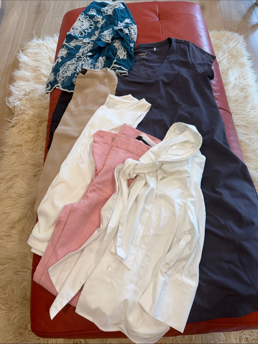 Women’s career clothing lot - size small to 4